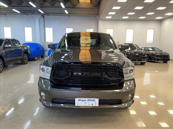 RAM CLASSIC 5.7 V8 GASOLINA LARAMIE NIGHT EDITION CD 4X4 AUTOMÁTICO